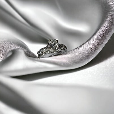#5272 Beautiful ladies diamond ring set