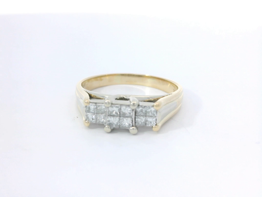 Elegant Gold Diamond Ring