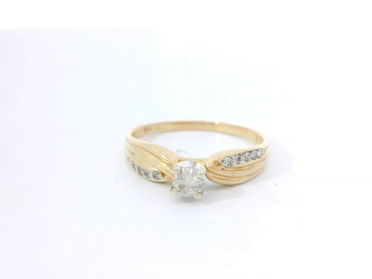 Elegant Gold Diamond Ring