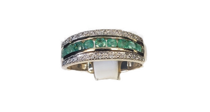 Nr1946 diamond and emerald ring