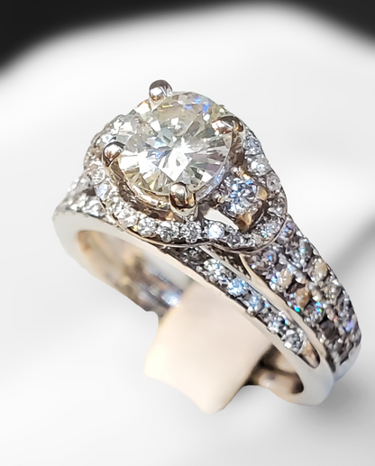 #4936 Diamond engagement ring and band set
