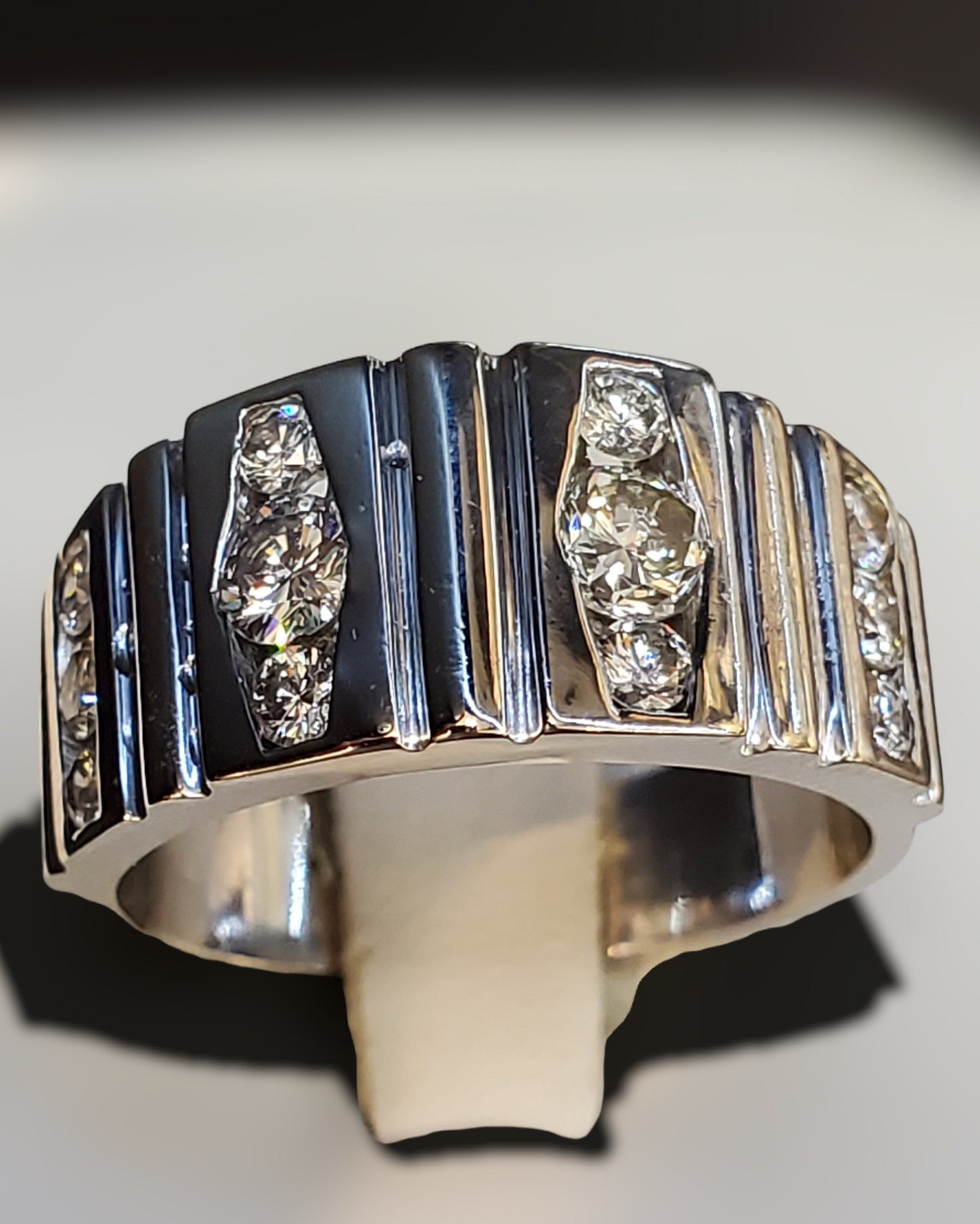 #4943 18kt diamond band appraised at $5500 purchase price $2200