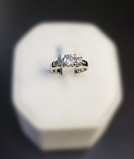 14Kt White Gold and Diamond Ring #4346