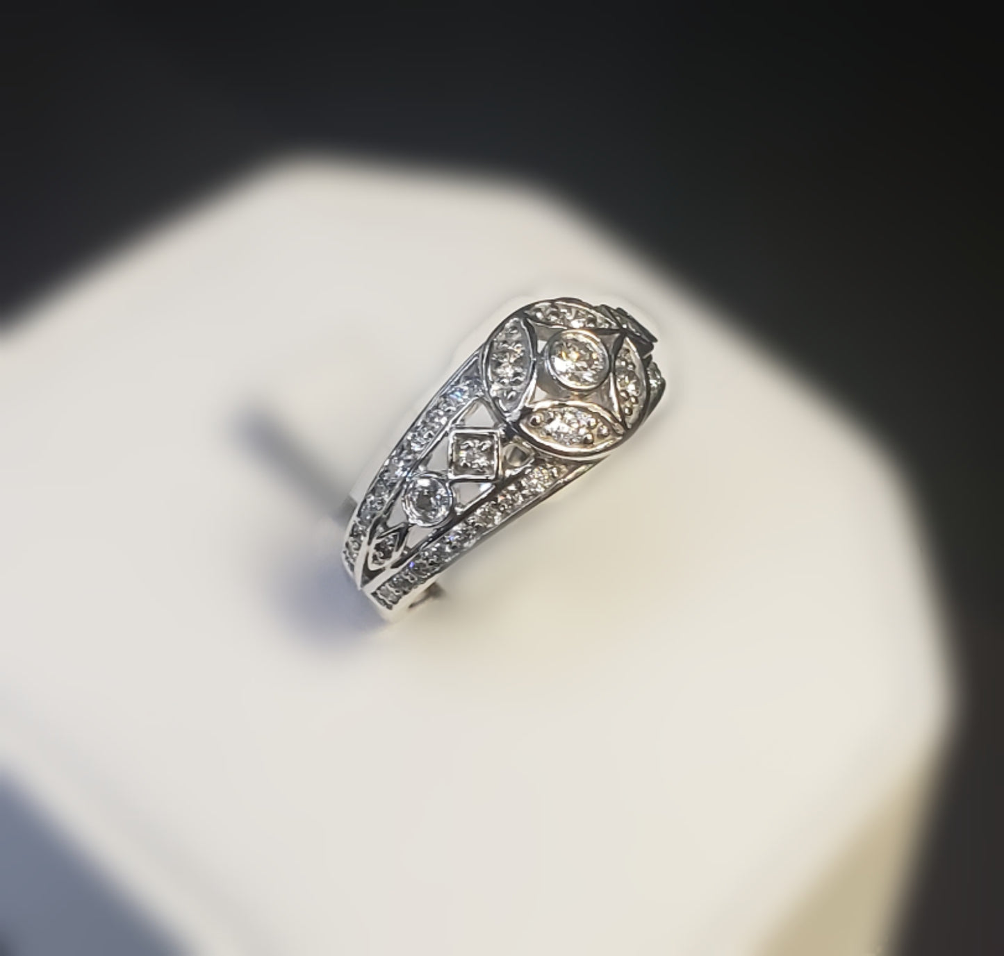 14Kt White Gold and Diamond Ring #Nr7