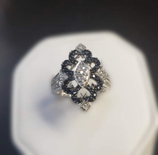 10Kt White Gold and Diamond Ring #nr1932