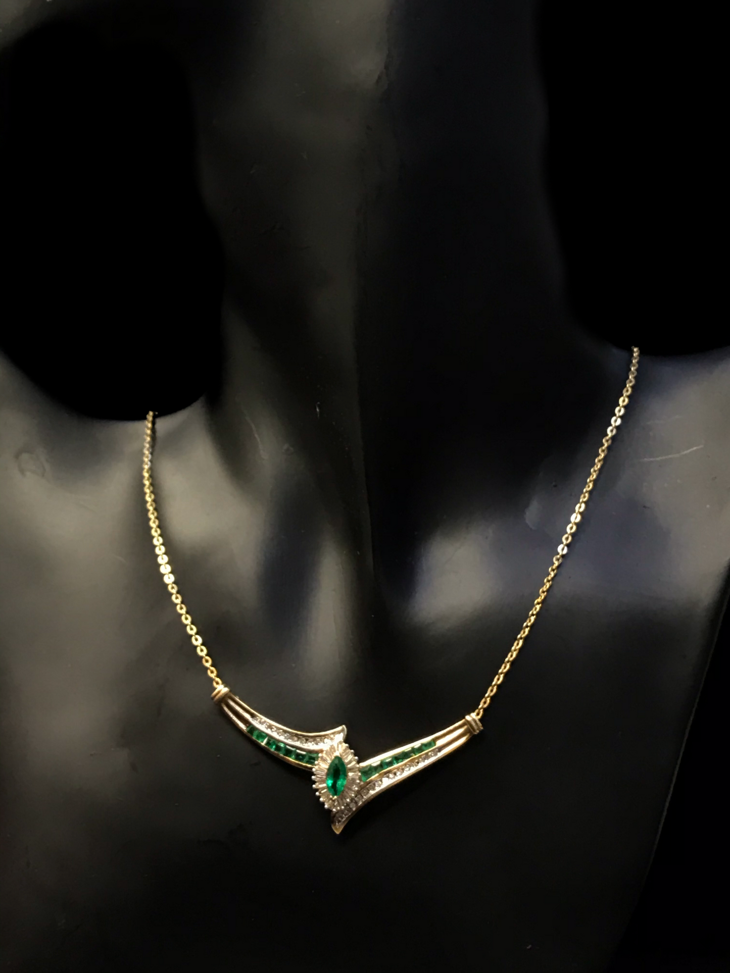 Emerald necklace 3783